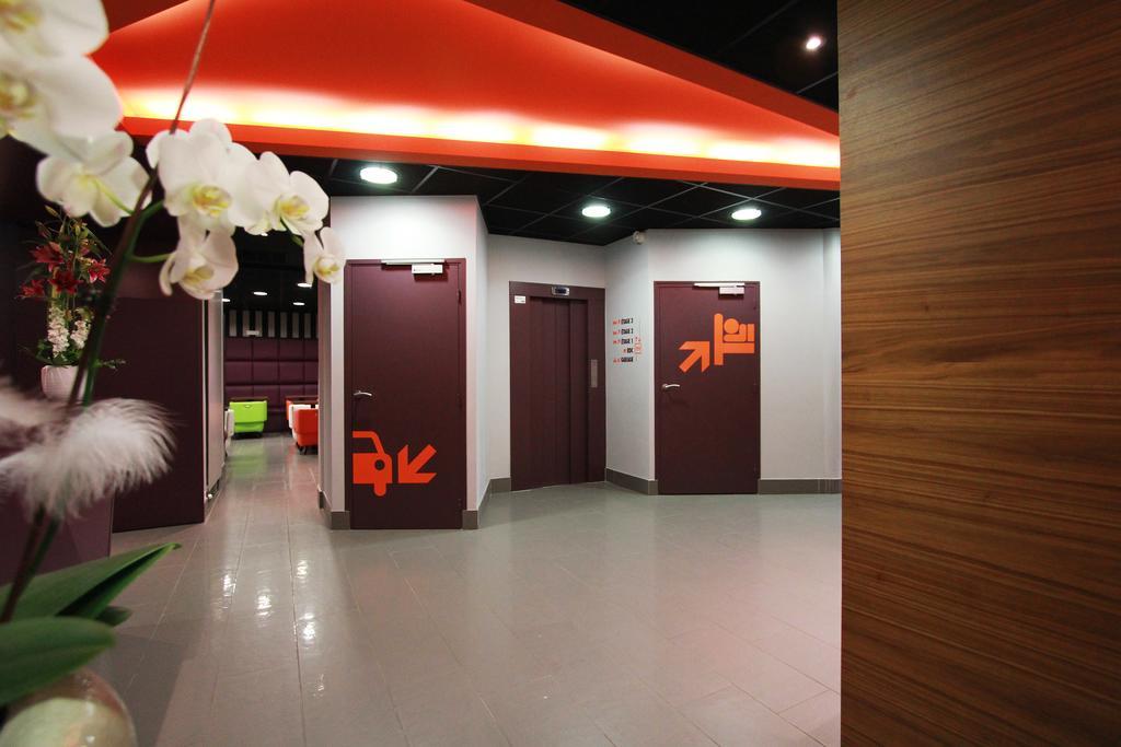 โรงแรมเบสต์ เวสเทิร์น เดอ ปารีส ลาวาล ภายนอก รูปภาพ